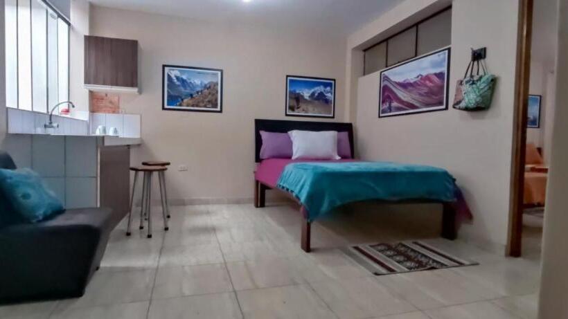 اتاق استاندارد سه نفره, Hb Leos Eirl
