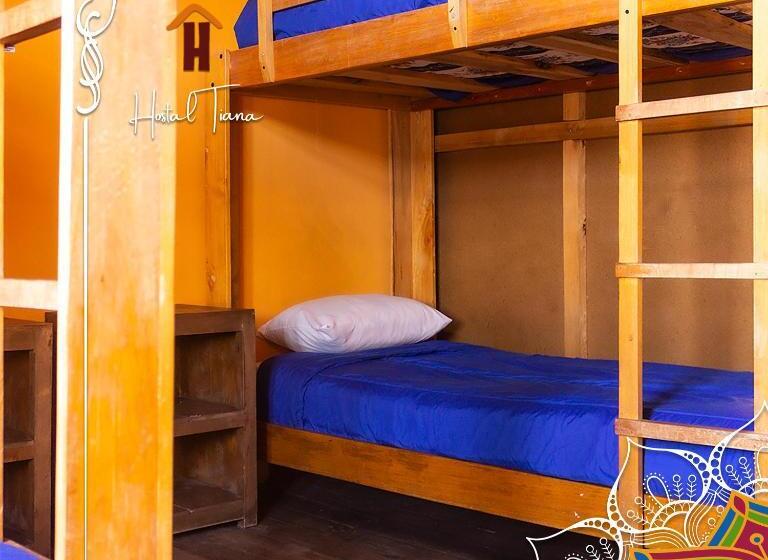 تختخواب در اتاق مشترک, Hostal Café Tiana
