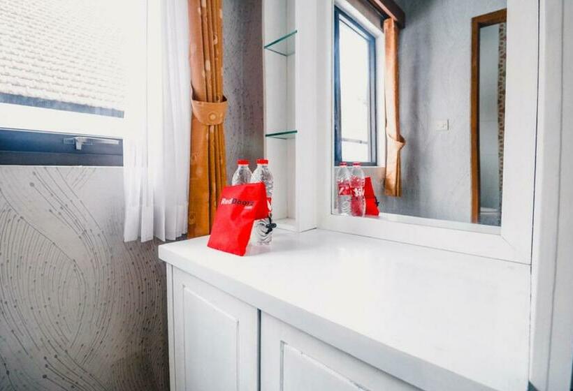 Номер Стандарт, Reddoorz Near Taman Rekreasi Selecta