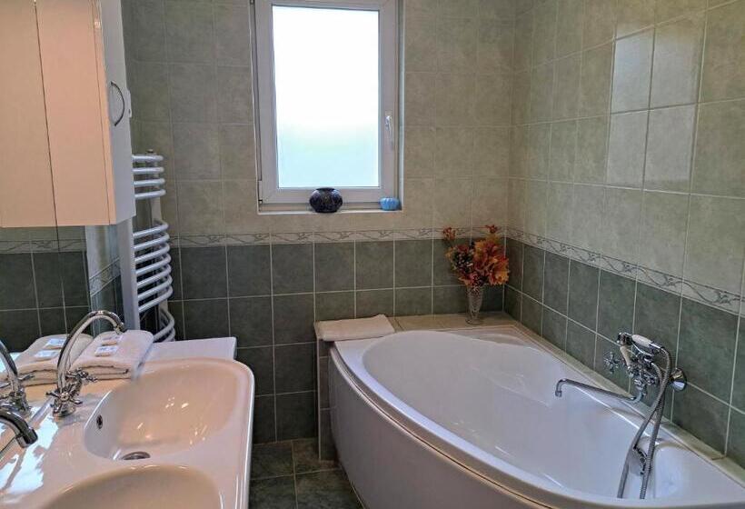Family Suite, Orient Apartmanház