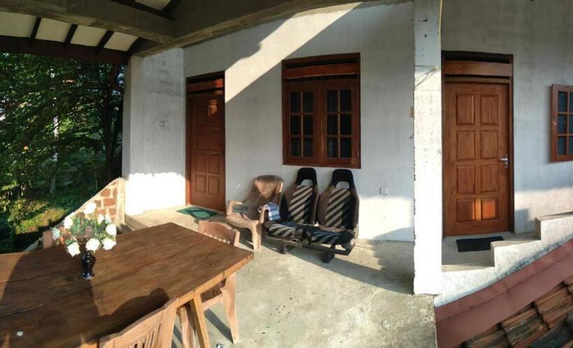 Standard Single Room with Balcony, Sanithu Homestay Galle