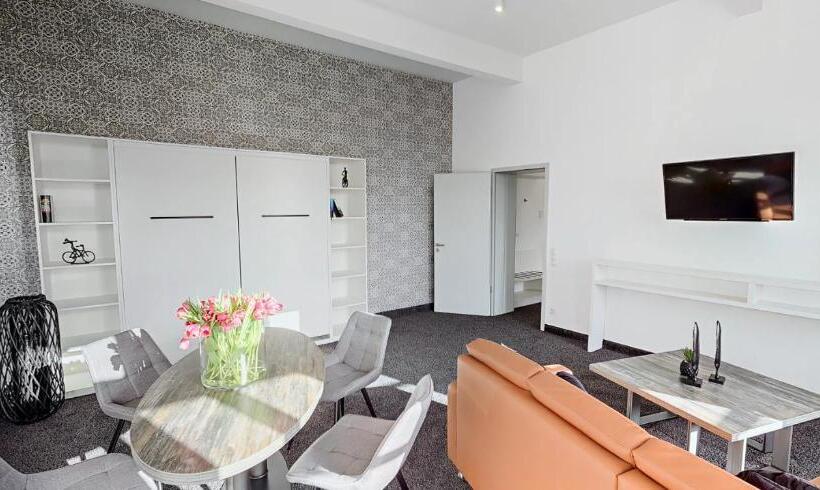 수피리어 스위트, Boardinghouse Emden