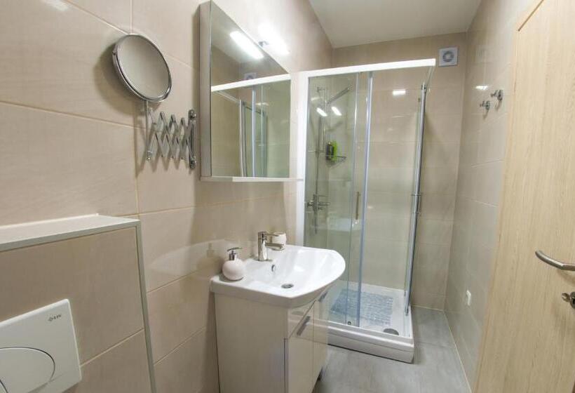 اتاق لوکس, Five Rivers Rooms