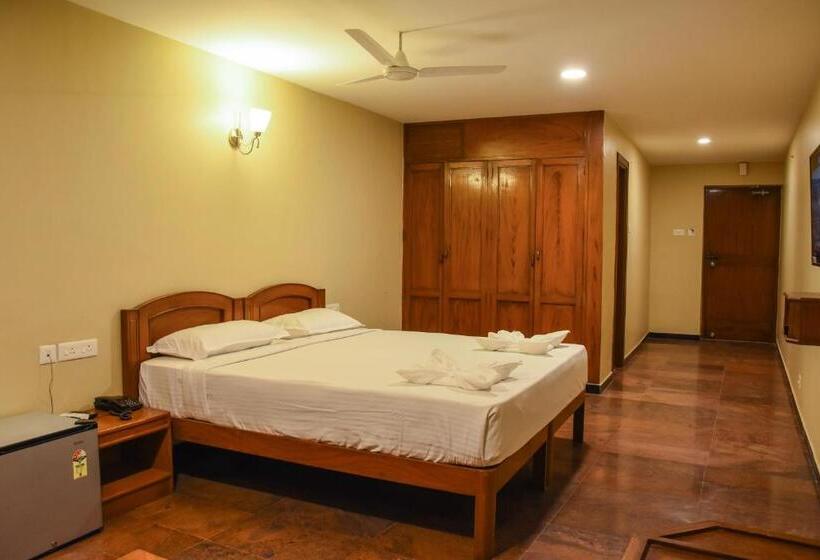 Номер Deluxe, Poppys Tower Tiruppur
