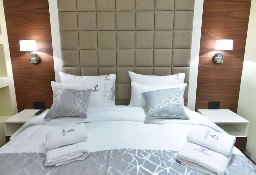 اتاق لوکس سه تخته, Passpartu Home Garni