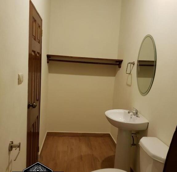اتاق استاندارد با چشم‌انداز باغ, Hostal Deyluwin