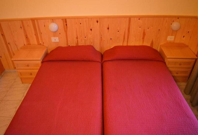 Номер Стандарт с Балконом, Hostal La Neu