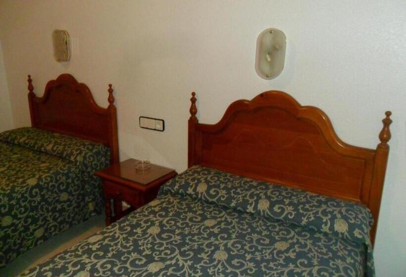 اتاق استاندارد یک نفره, Hostal Amigo