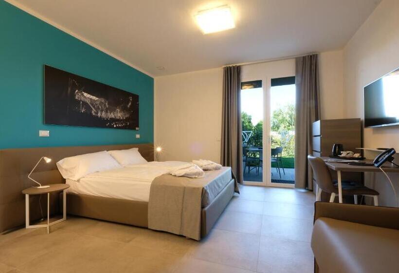 Студия Стандарт, Relais Villa Clodia