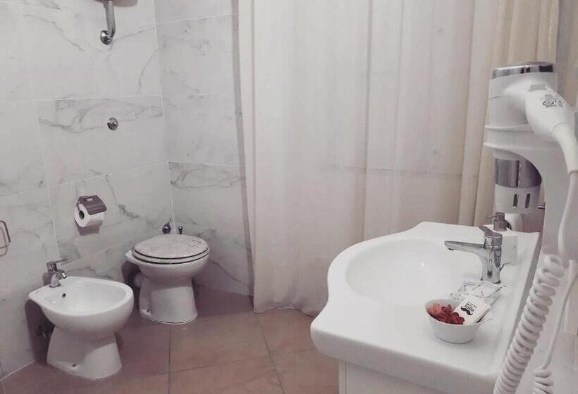 Трехместный Номер Стандарт с Балконом, La Locanda Del Baffo