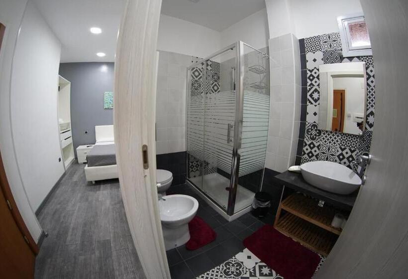 اتاق لوکس چهار تخته, Villa Flora
