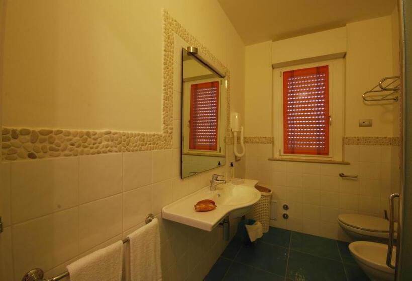 Standard Triple Room with Terrace, Residence Abruzzo Resort