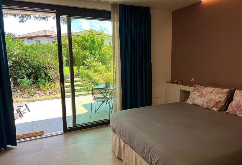 اتاق لوکس با تخت بزرگ, Villa Costantina With Heated Pool