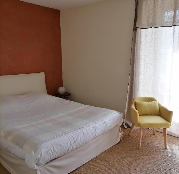Номер Стандарт, Auberge Buissonniere