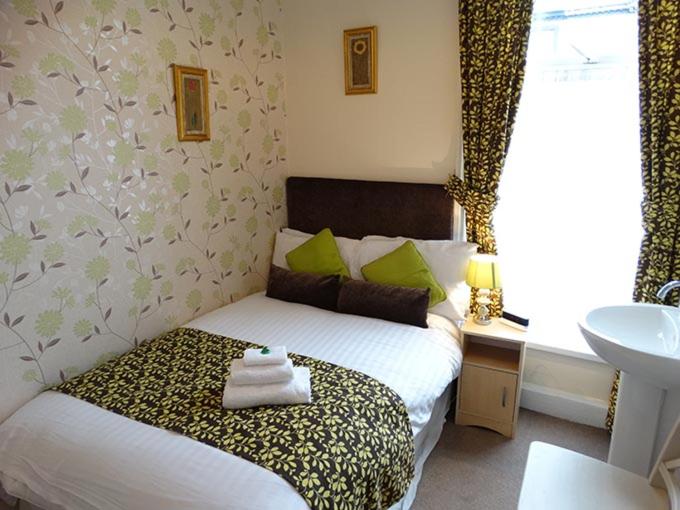 اتاق استاندارد یک نفره, Adelphi Guest House