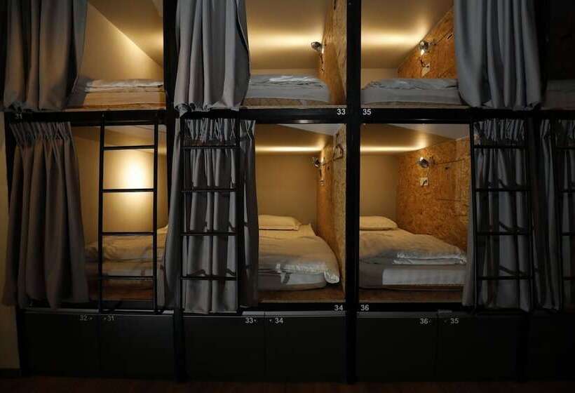 Кровать в Общей Комнате, Sleepbox Hotel   Hostel