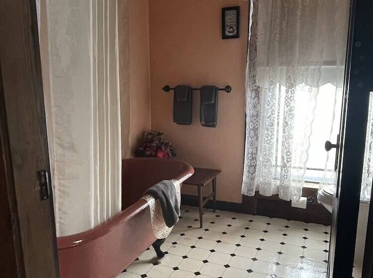 Люкс 2 Спальни, Grand Gables Inn Bed & Breakfast