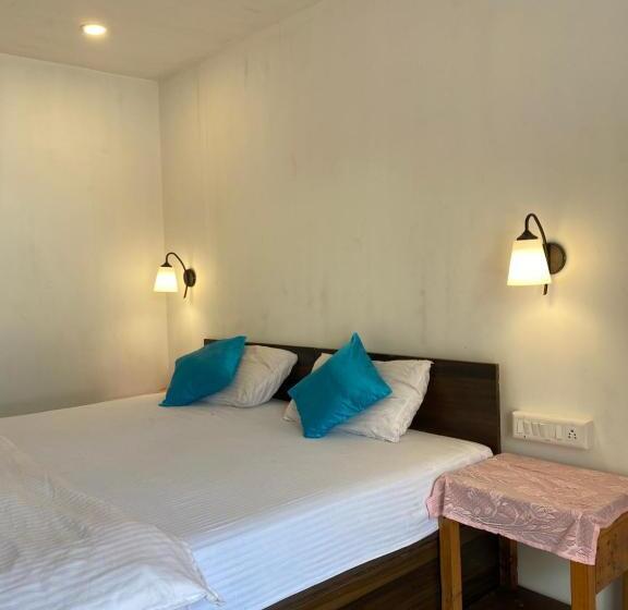 디럭스 룸 측면 바다 전망, Omkar Beach Bungalow