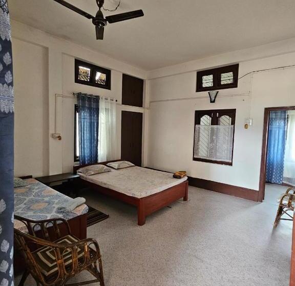 اتاق استاندارد سه نفره, Bhaskar Homestay