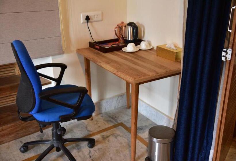스탠다드 룸 산 전망, Deodar Homestay
