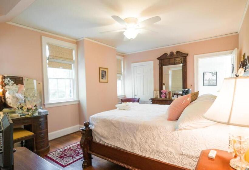 Люкс, Chilton House Suites