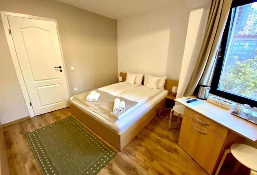 Номер Стандарт Трехместный, Cristi S Rooms   Pensiune