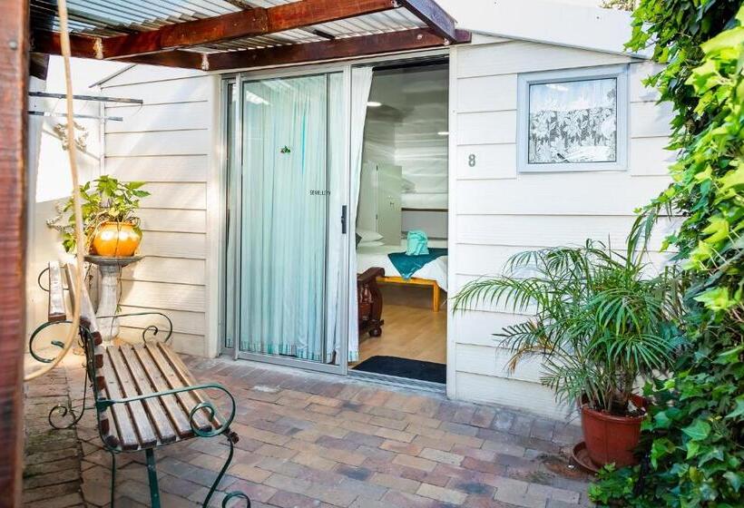 Хижина, De Helling Self Catering