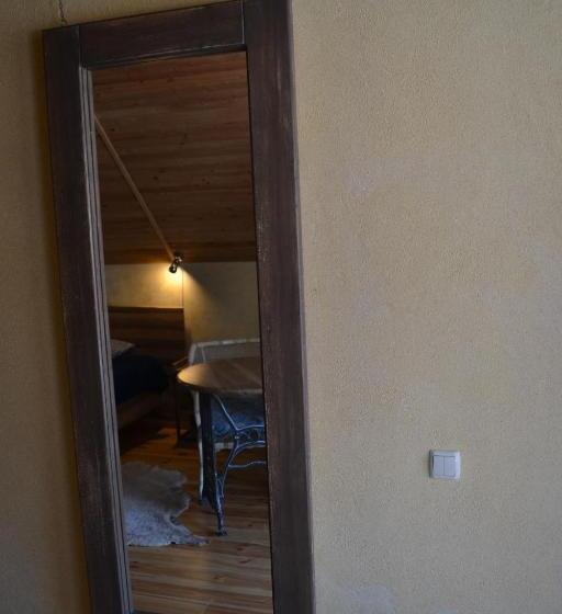 اتاق لوکس با تخت بزرگ, Romantic Guest House