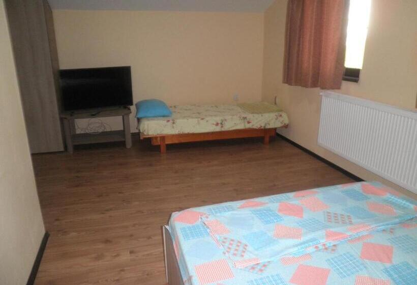 اتاق استاندارد سه تخته با سرویس بهداشتی مشترک, Casa Didina