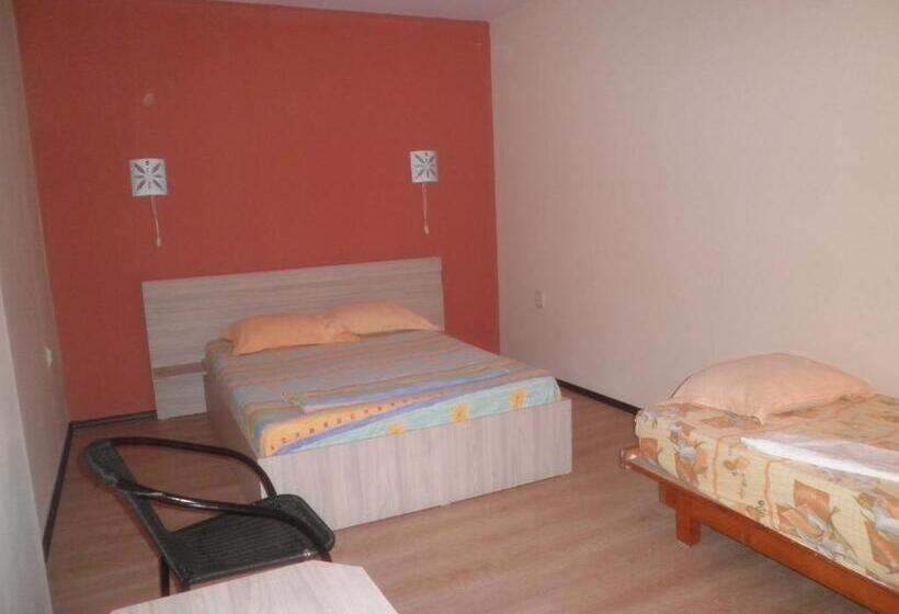 标准三人间共用浴室, Casa Didina
