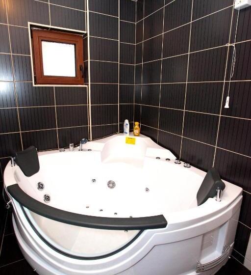 اتاق لوکس سه تخته, Guesthouse Vitez