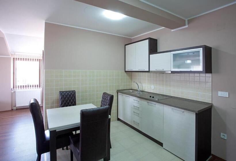 اتاق لوکس سه تخته, Guesthouse Vitez