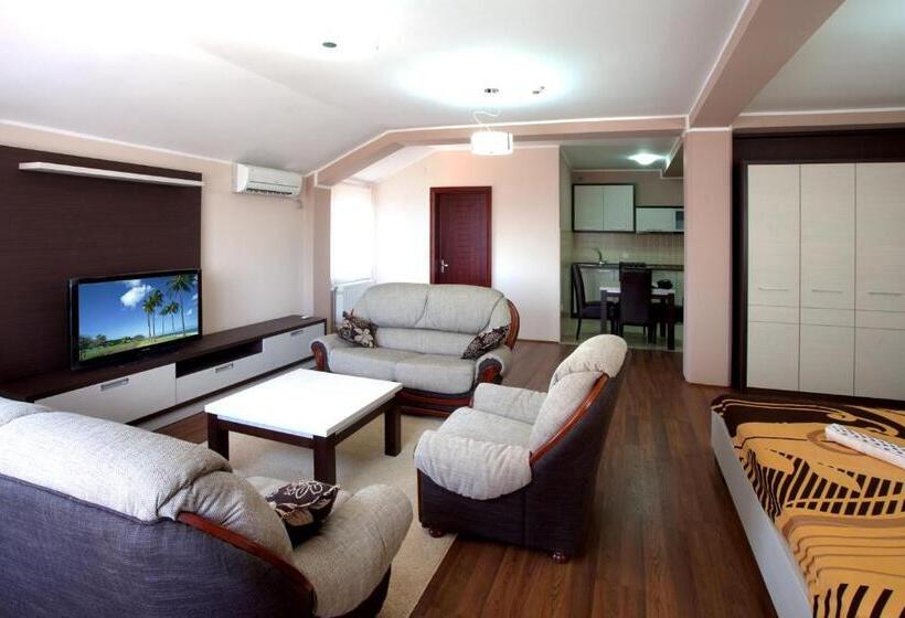 اتاق لوکس سه تخته, Guesthouse Vitez