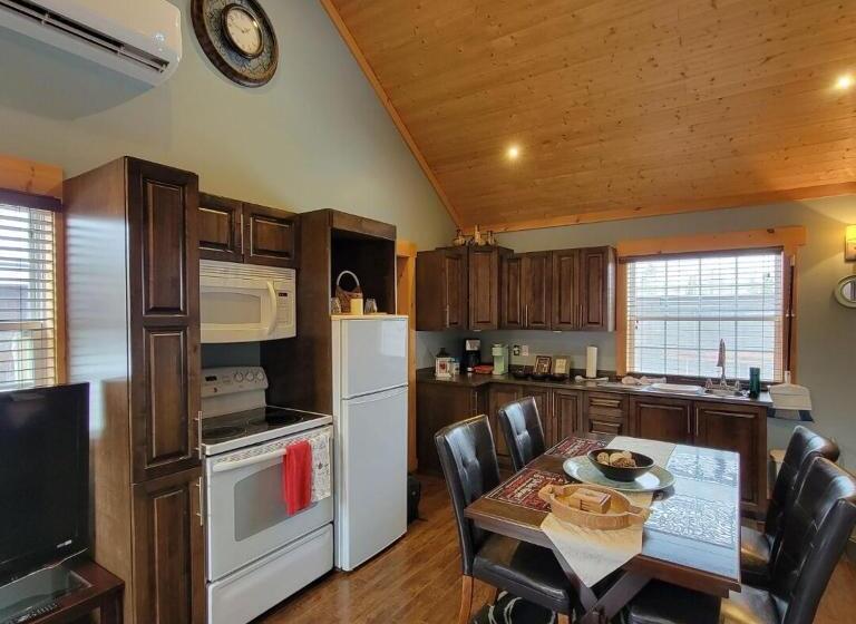 جناح عائلي, The Deer Lake Loft