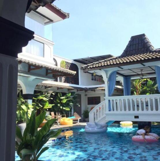 Номер Стандарт Вид на Бассейн, Raintree Boutique Villa & Gallery