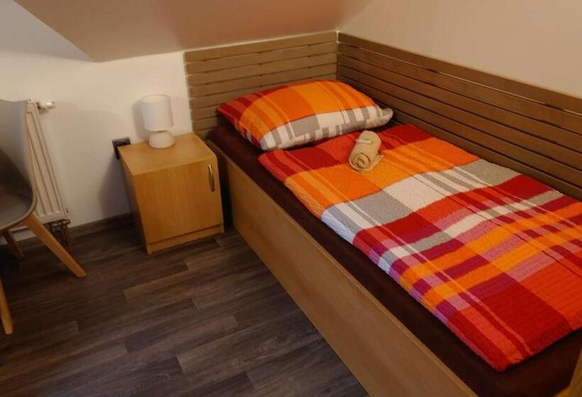غرفة قياسية رباعية, Penzion Tcv Pardubice