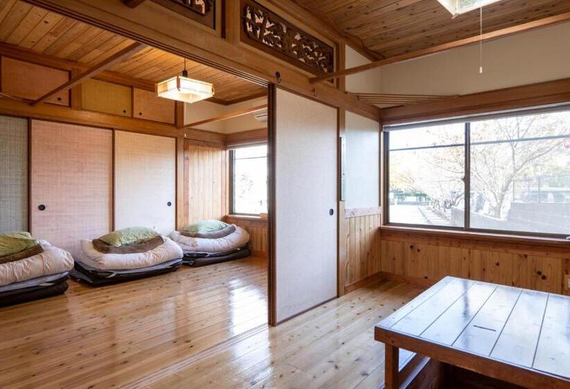 Четырехместный Номер Deluxe, Katsuo Guest House
