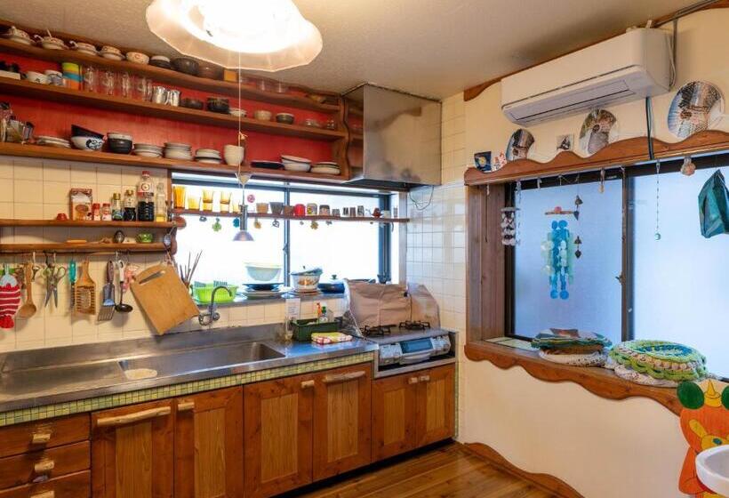 Трехместный Номер Стандарт с Балконом, Katsuo Guest House