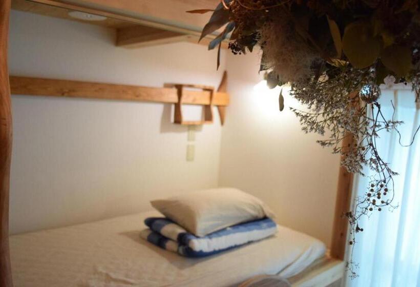 Четырехместный номер эконом класса с общей ванной комнатой, Katsuo Guest House