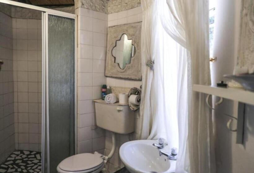 Бунгало Стандарт, The Green Acorn Guest House