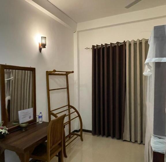 Трехместный Номер Стандарт Вид на Бассейн, Shan Star Weligama