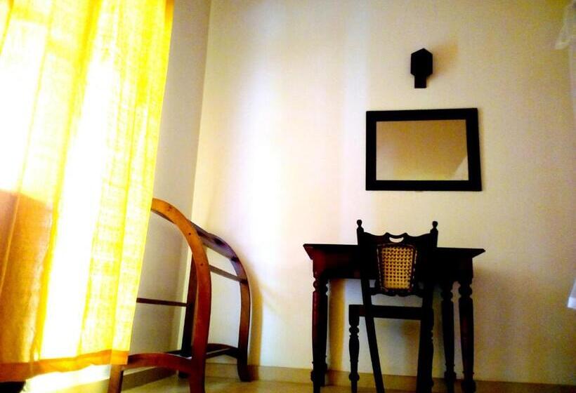 اتاق لوکس با بالکن, Sleepy Head Guesthouse