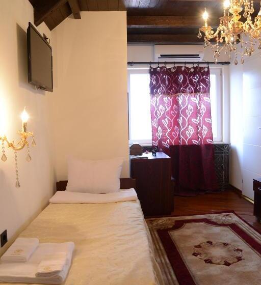 اتاق کلاسیک سه تخته, Apartmani Vivaldi Niš