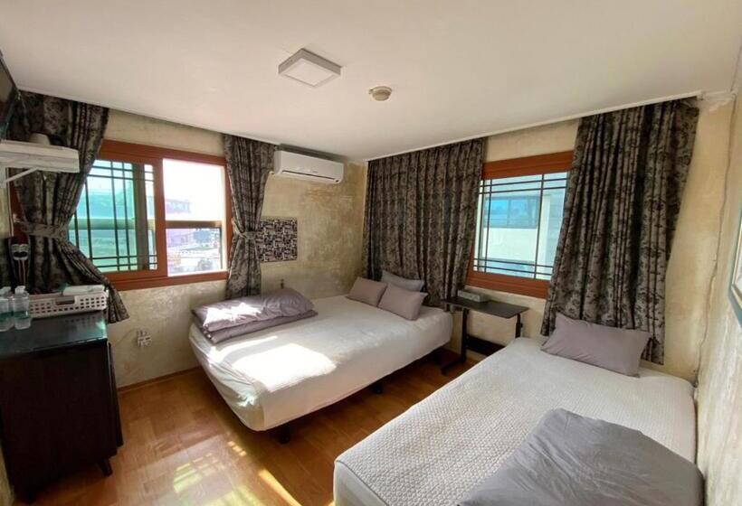 Quarto Triplo Standart, Gudeok Guesthouse