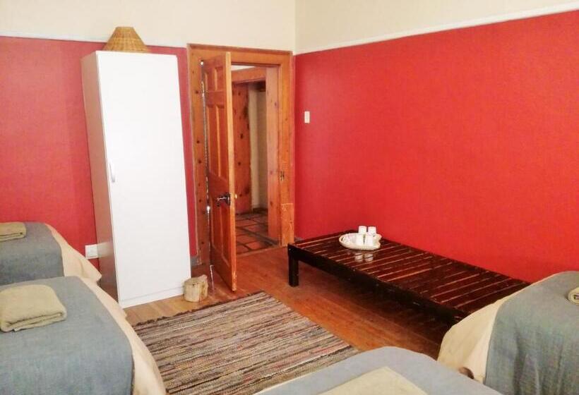 غرفة رباعية اقتصادية مع حمام مشترك, House On Plein
