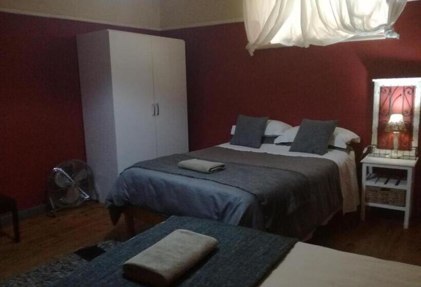 غرفة رباعية اقتصادية مع حمام مشترك, House On Plein