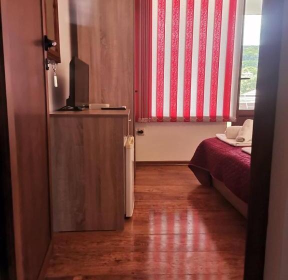 基本间, Guest House Bа́kish Obzor