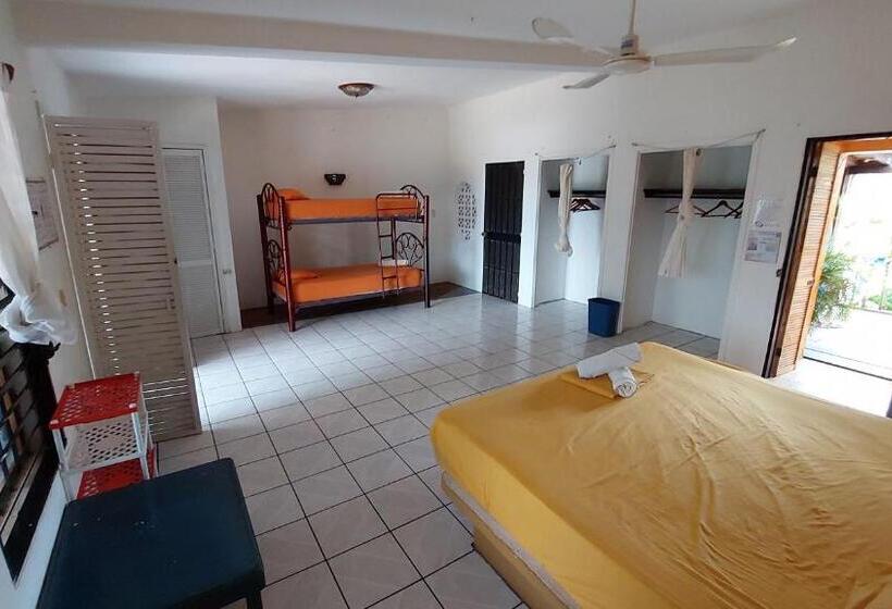 スタンダード４人部屋, Tower Bridge Hostel
