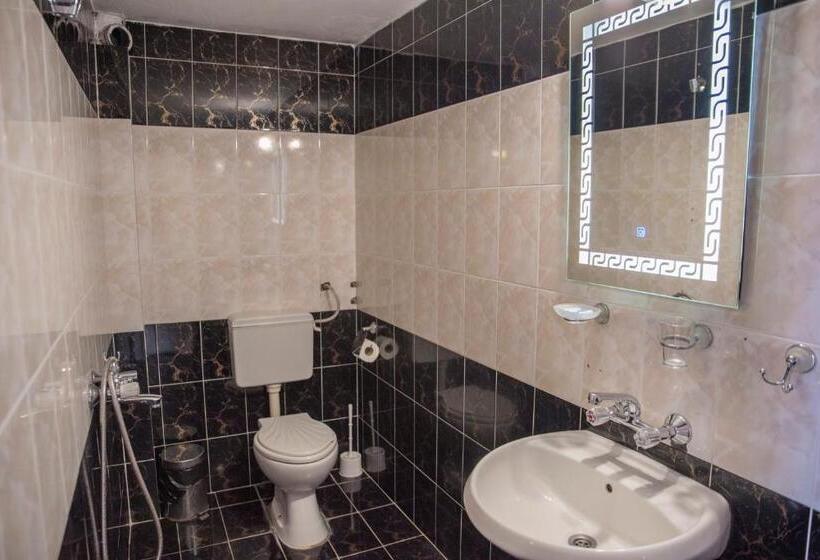 Номер Стандарт с Балконом, Guest House Grozdan