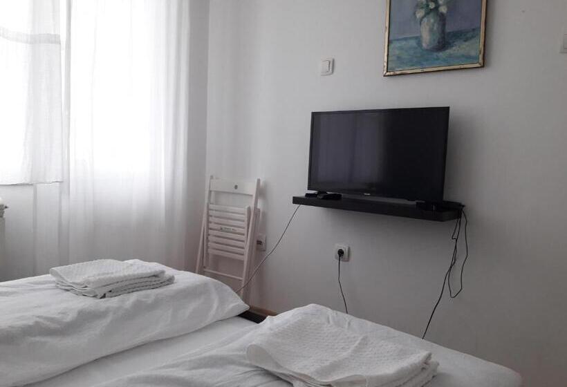 اتاق استاندارد با بالکن, Vrnjci House